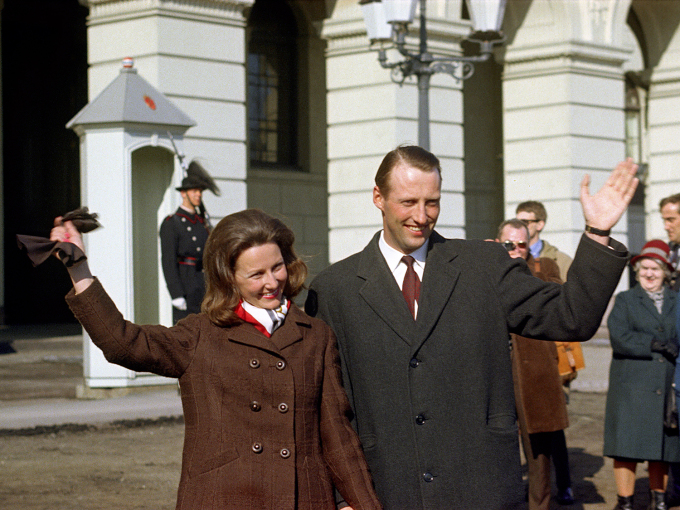 Den 18. mars 1968 ble forlovelsen mellom Kronprins Harald og frøken Sonja Haraldsen offentliggjort. Foto: NTB arkiv